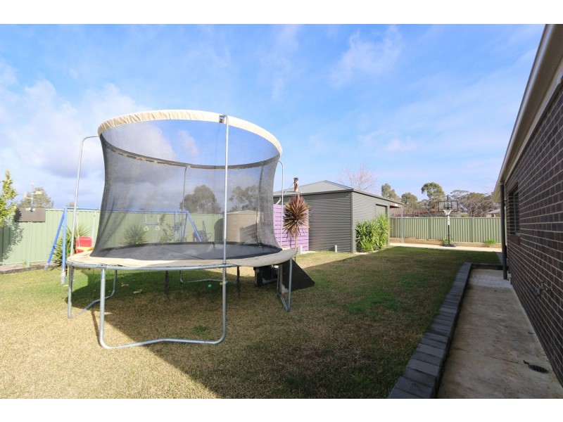 11 Stirling Avenue, Junortoun VIC 3551