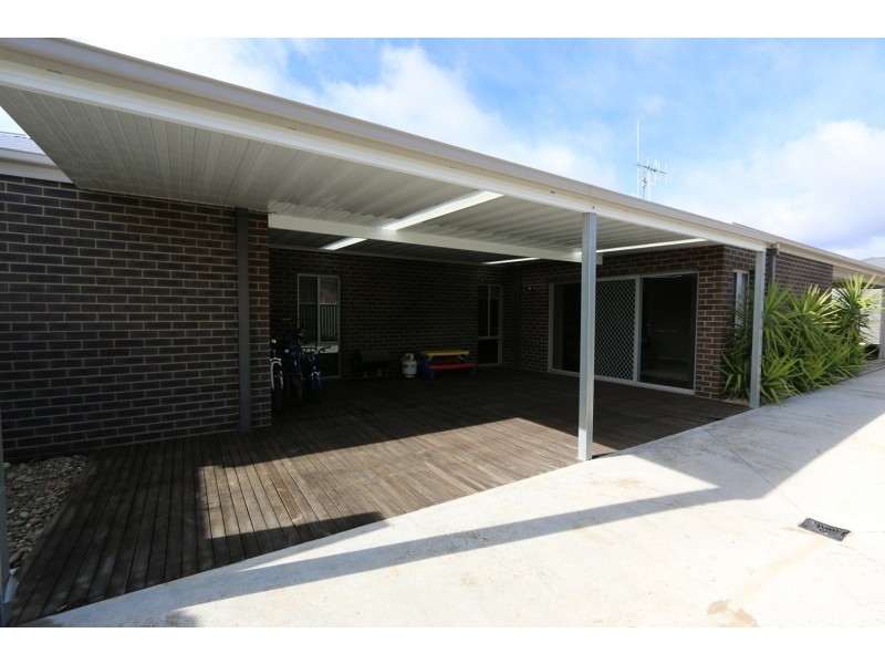 11 Stirling Avenue, Junortoun VIC 3551