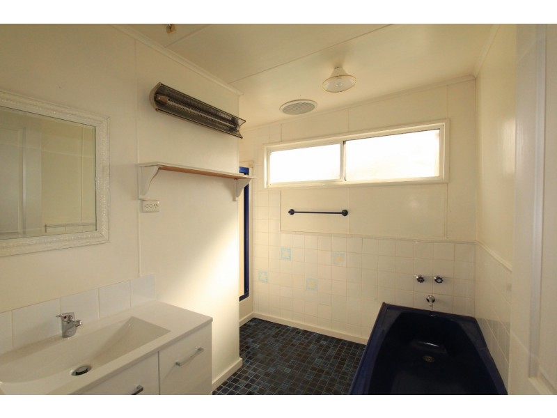 36 Neale Street, Kennington VIC 3550