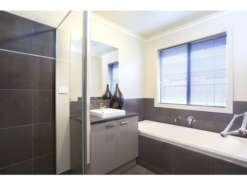 18 Casina Court, Epsom VIC 3551