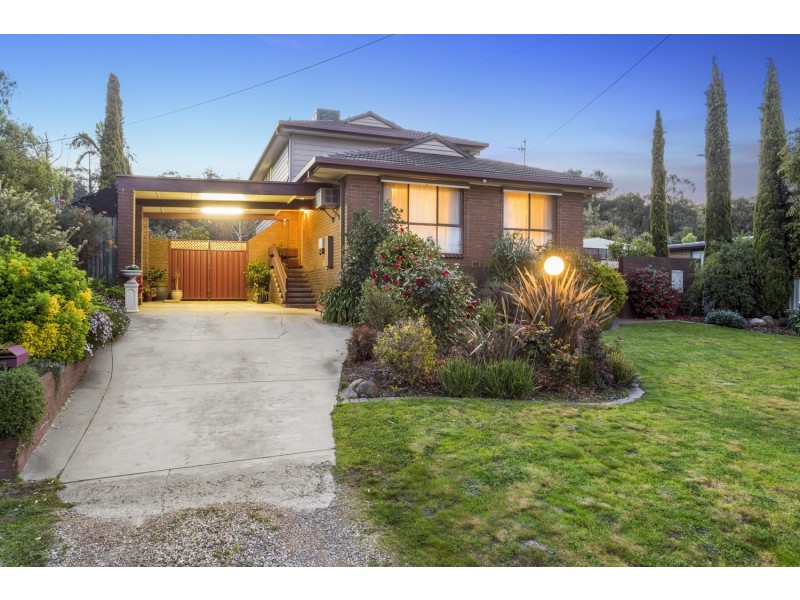 33 Emmett Street, Golden Square VIC 3555