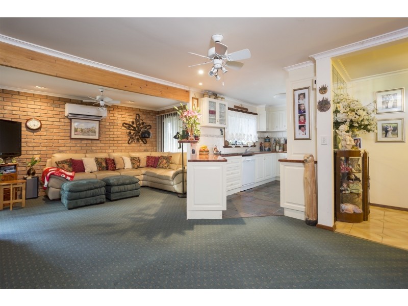 33 Emmett Street, Golden Square VIC 3555