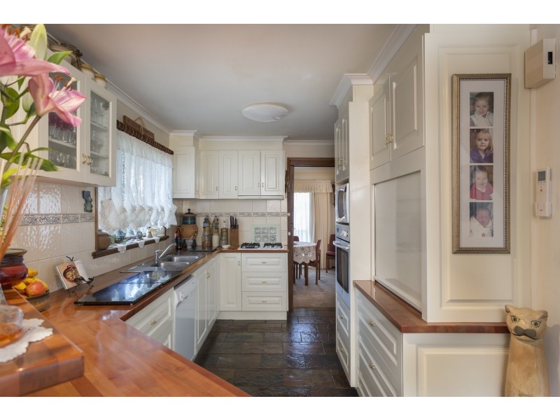 33 Emmett Street, Golden Square VIC 3555