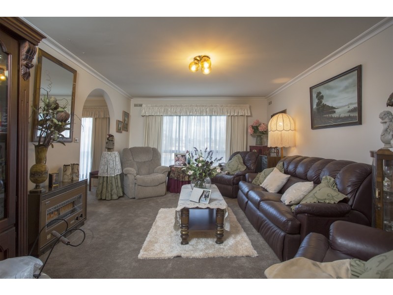 33 Emmett Street, Golden Square VIC 3555