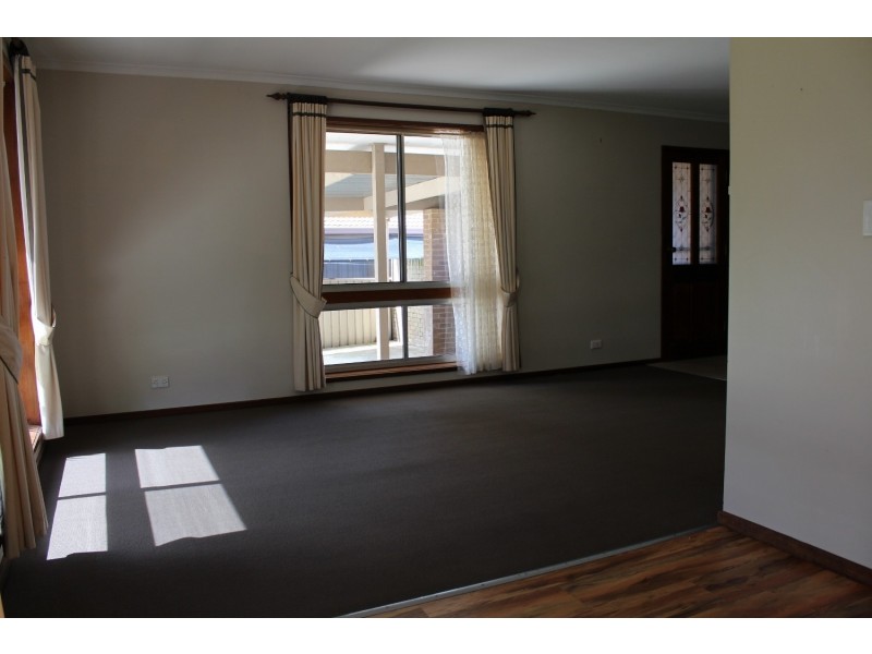 13 Waugh Street, Kangaroo Flat VIC 3555