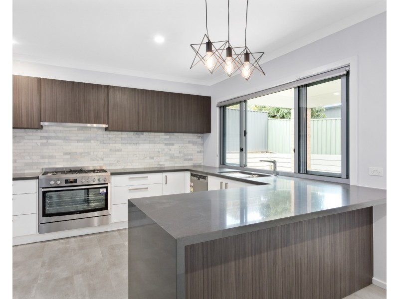 1/60a Honeysuckle Street, Ironbark VIC 3550
