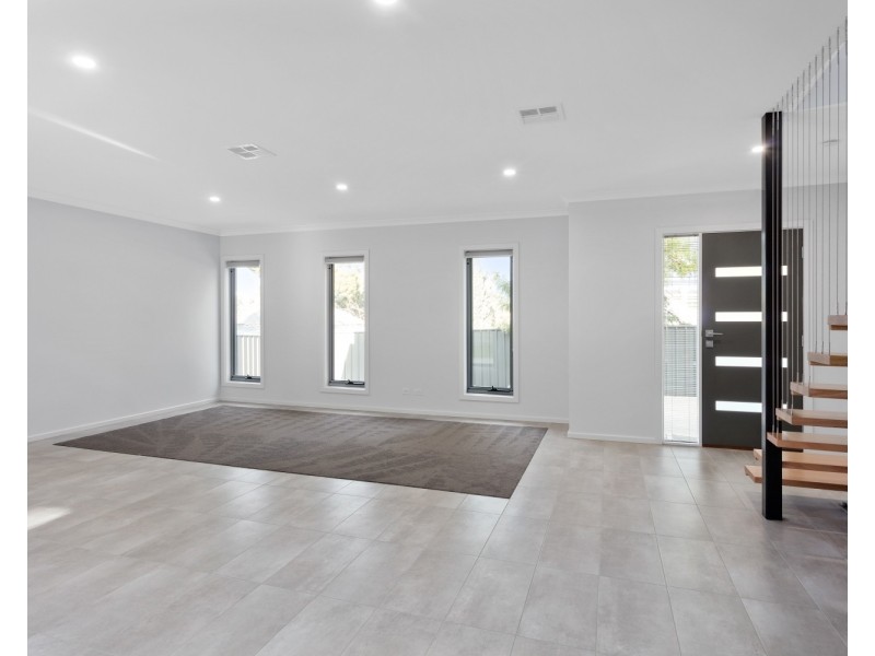 1/60a Honeysuckle Street, Ironbark VIC 3550