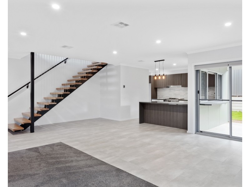 1/60a Honeysuckle Street, Ironbark VIC 3550