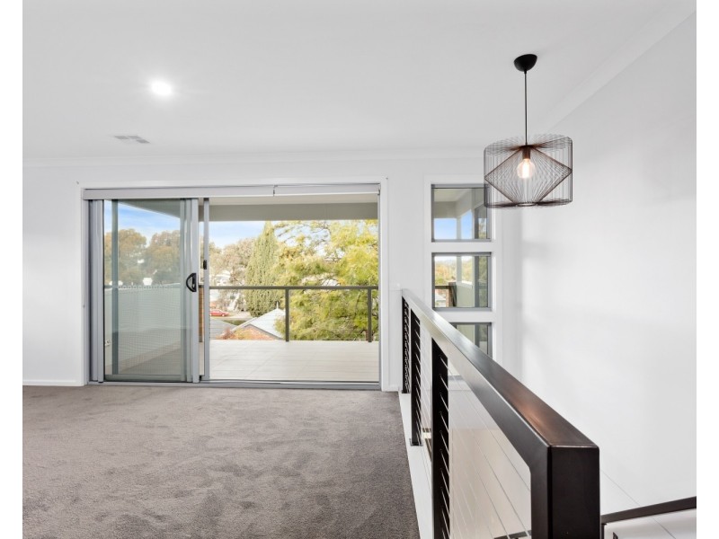 1/60a Honeysuckle Street, Ironbark VIC 3550