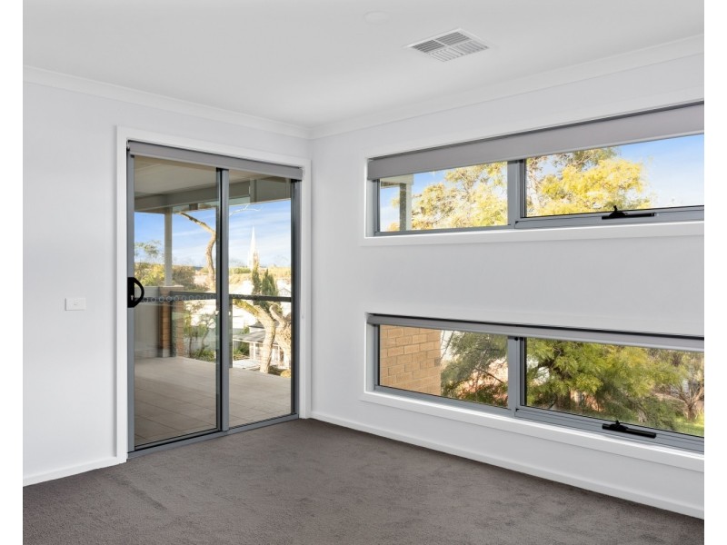 1/60a Honeysuckle Street, Ironbark VIC 3550