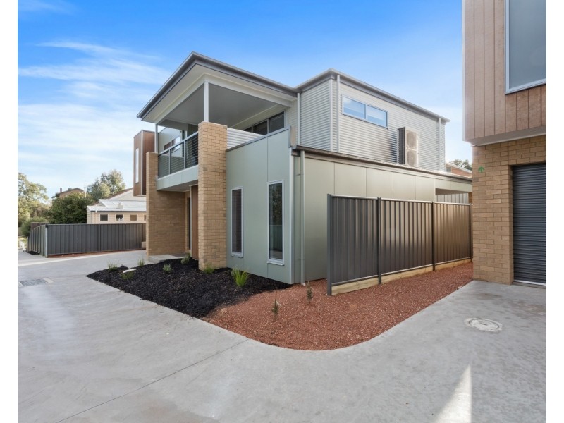 1/60a Honeysuckle Street, Ironbark VIC 3550