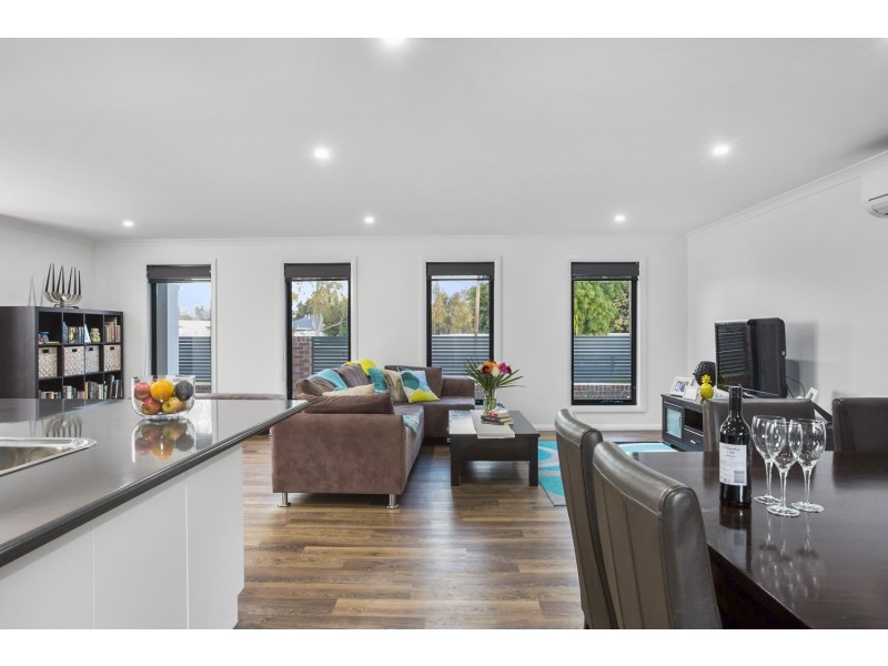 1/54 Mackenzie Street West, Golden Square VIC 3555