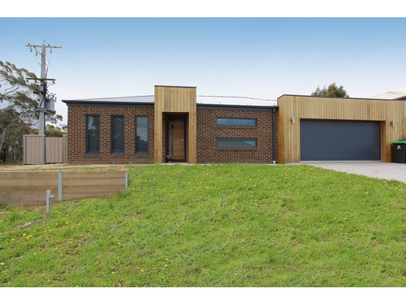 26 Bowles Road, Epsom VIC 3551