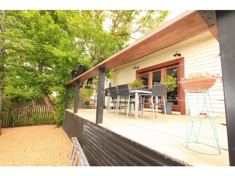 225 Neale Street, Flora Hill VIC 3550