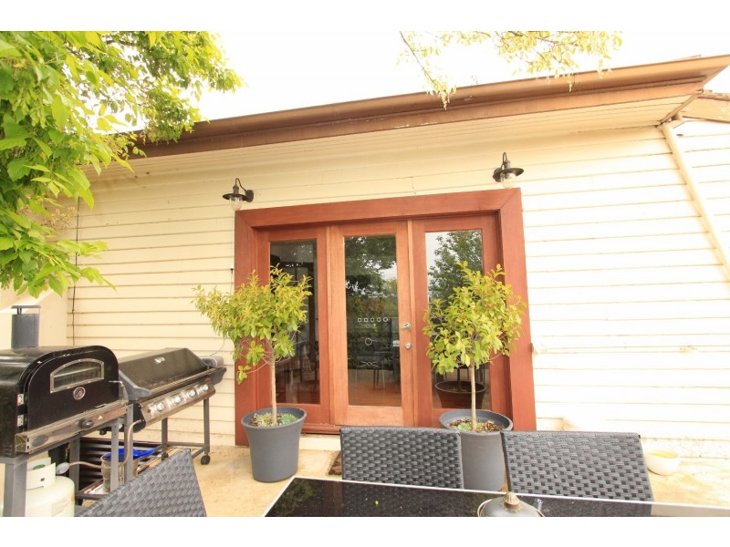 225 Neale Street, Flora Hill VIC 3550