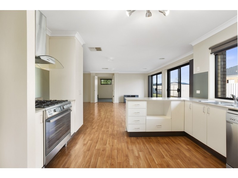 11 Sullivan Street, Ascot VIC 3551