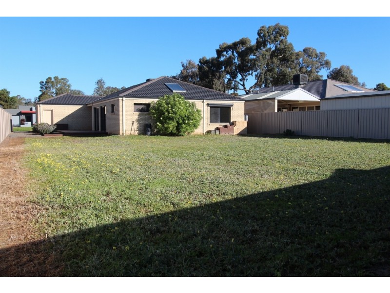 11 Sullivan Street, Ascot VIC 3551