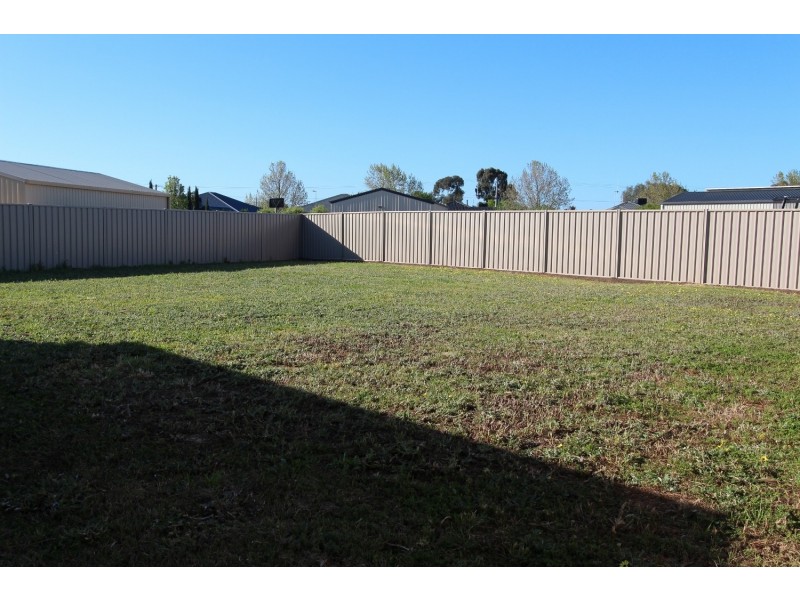 11 Sullivan Street, Ascot VIC 3551