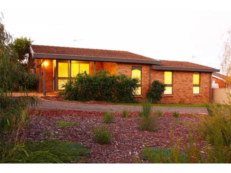 11 Desmond Street, Strathdale VIC 3550