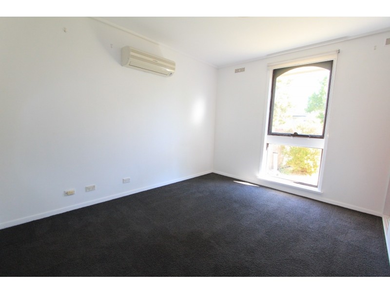 11 Desmond Street, Strathdale VIC 3550