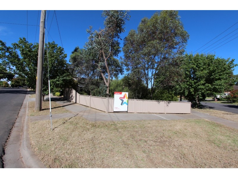 11 Desmond Street, Strathdale VIC 3550