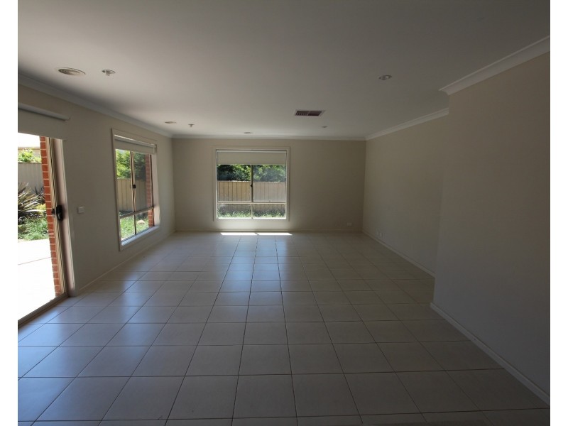 6 Lorna Court, White Hills VIC 3550