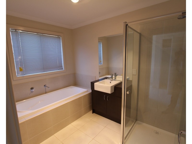 6 Lorna Court, White Hills VIC 3550