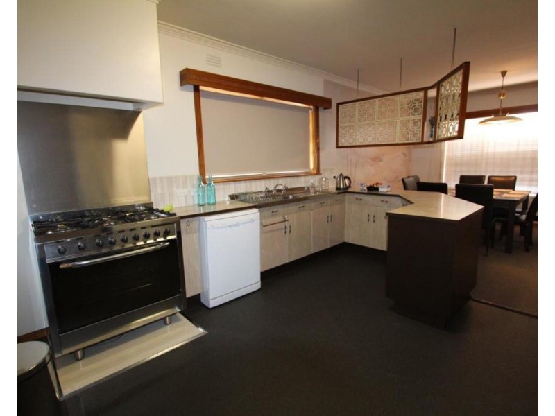 222 High Street, Kangaroo Flat VIC 3555