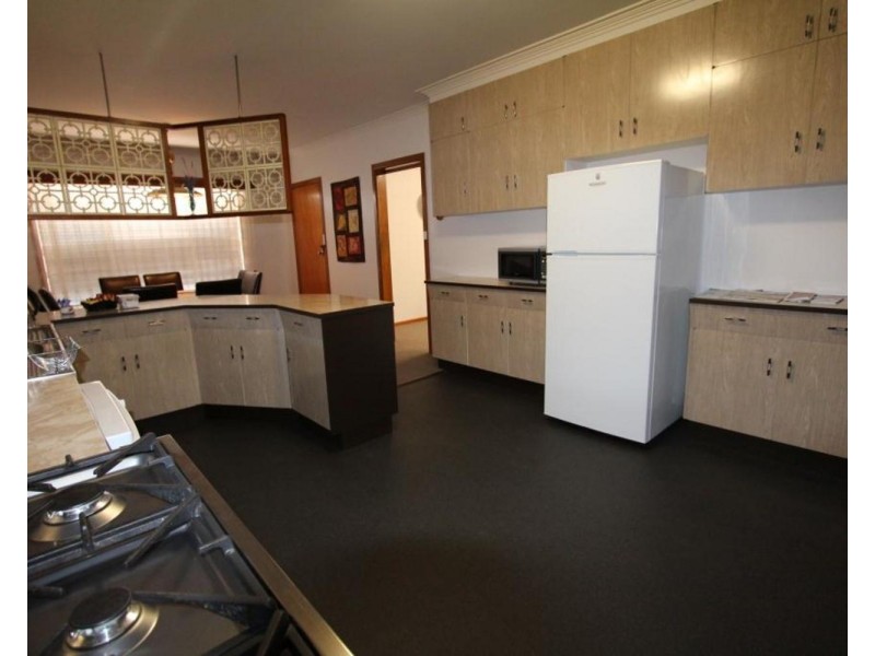 222 High Street, Kangaroo Flat VIC 3555