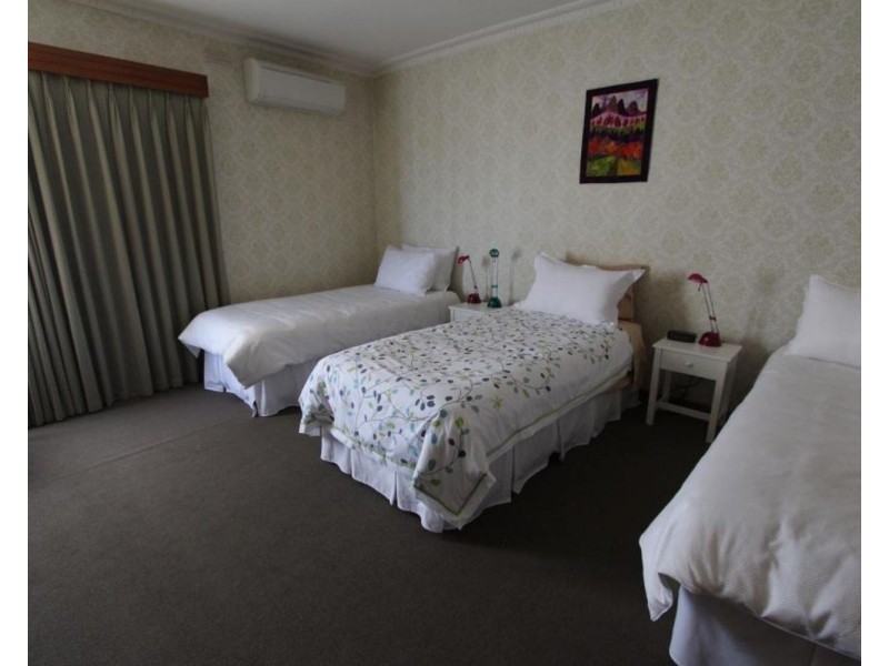 222 High Street, Kangaroo Flat VIC 3555