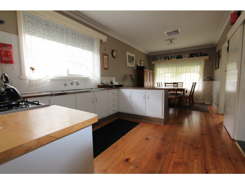 8 Fifth Avenue, White Hills VIC 3550