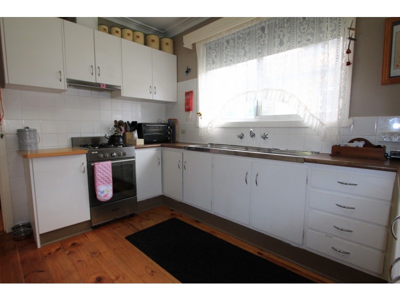 8 Fifth Avenue, White Hills VIC 3550