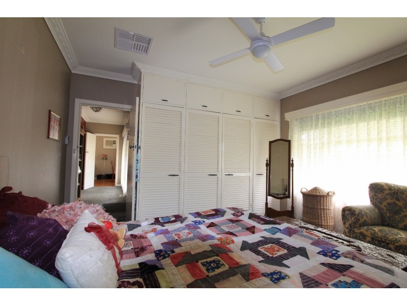 8 Fifth Avenue, White Hills VIC 3550