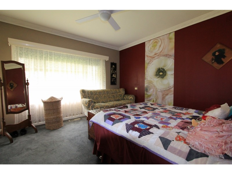 8 Fifth Avenue, White Hills VIC 3550