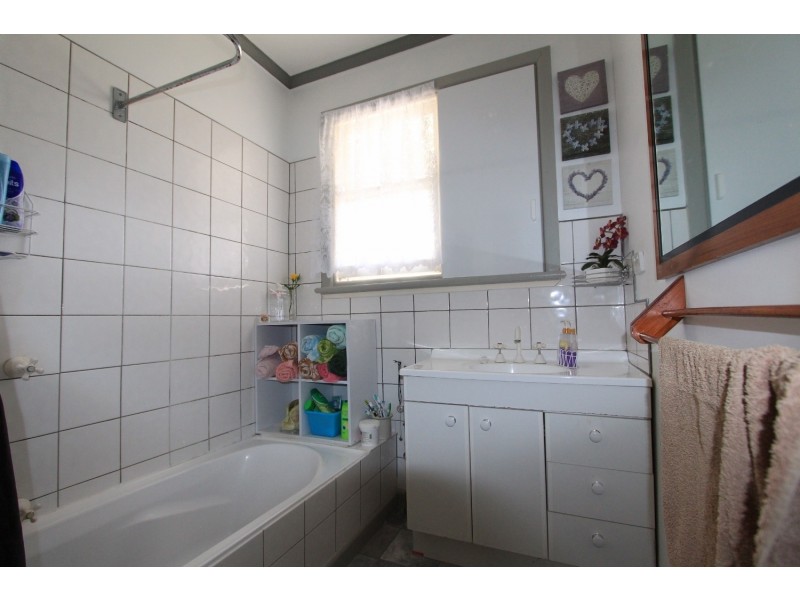 8 Fifth Avenue, White Hills VIC 3550