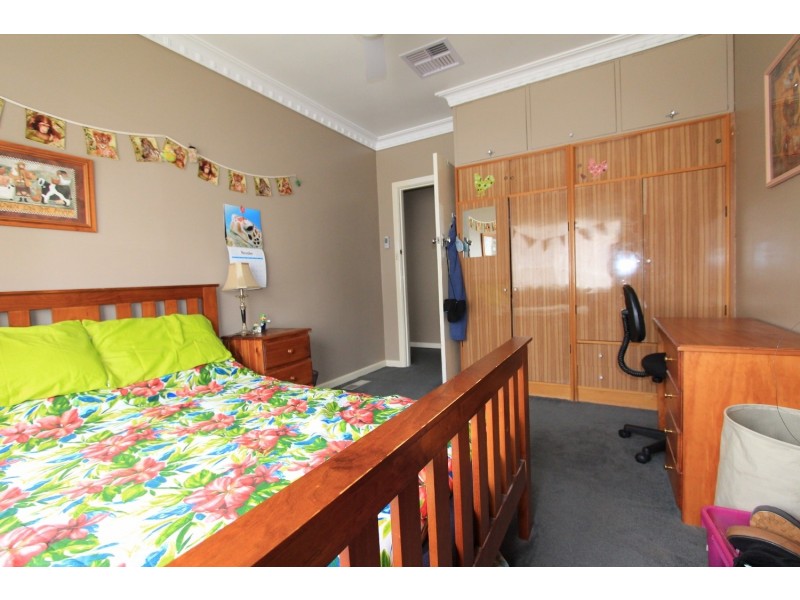 8 Fifth Avenue, White Hills VIC 3550