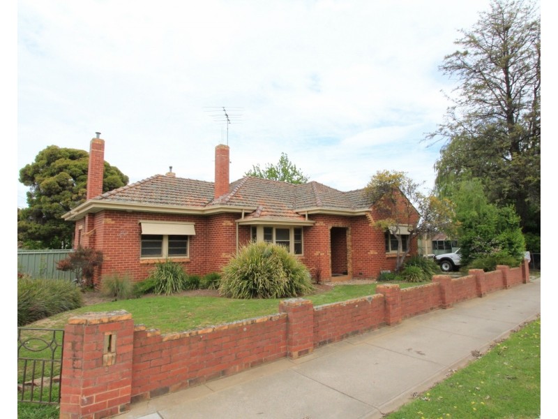 2  Carpenter Street, Kangaroo Flat VIC 3555