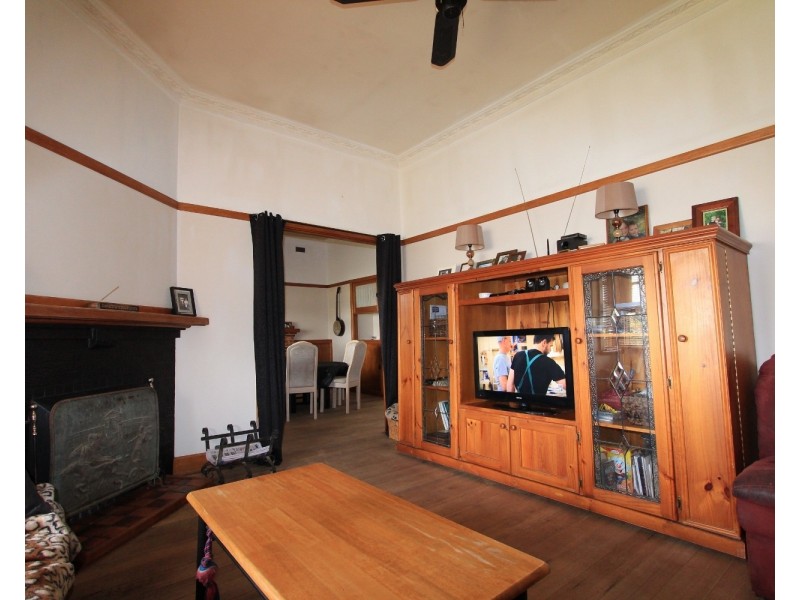 2  Carpenter Street, Kangaroo Flat VIC 3555