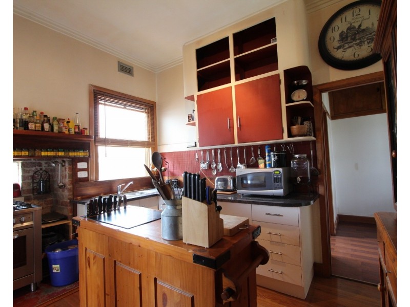 2  Carpenter Street, Kangaroo Flat VIC 3555