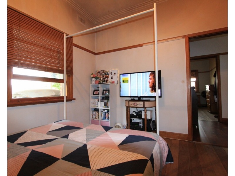 2  Carpenter Street, Kangaroo Flat VIC 3555