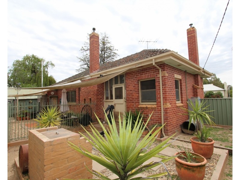 2  Carpenter Street, Kangaroo Flat VIC 3555