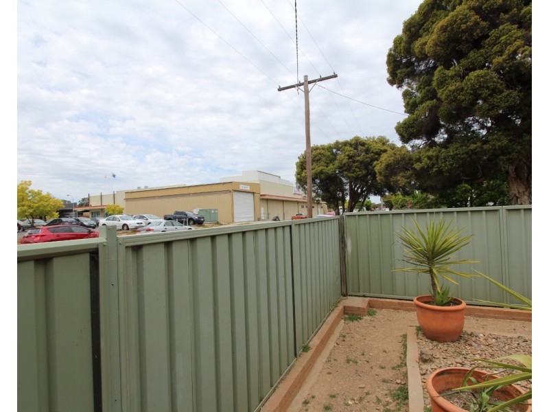 2  Carpenter Street, Kangaroo Flat VIC 3555