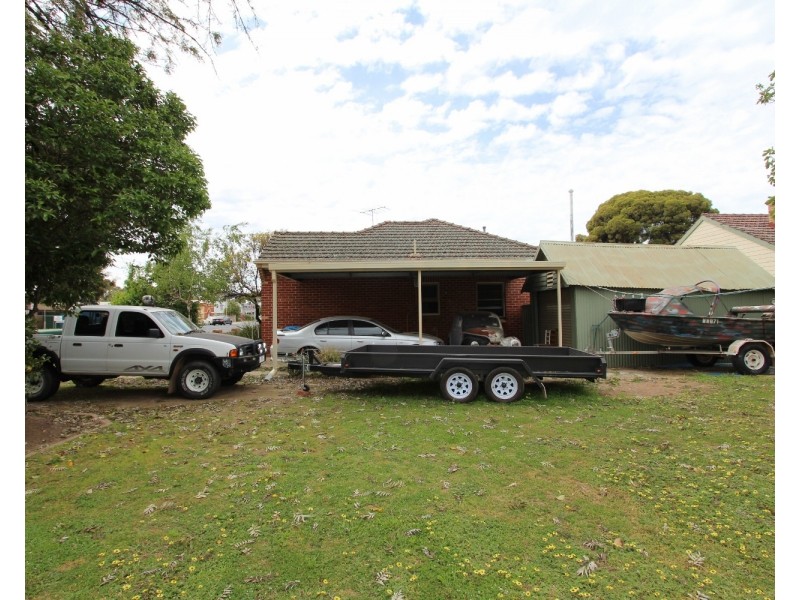2  Carpenter Street, Kangaroo Flat VIC 3555