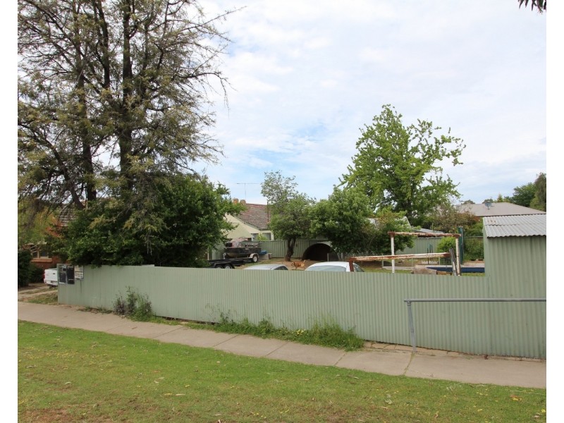 2  Carpenter Street, Kangaroo Flat VIC 3555