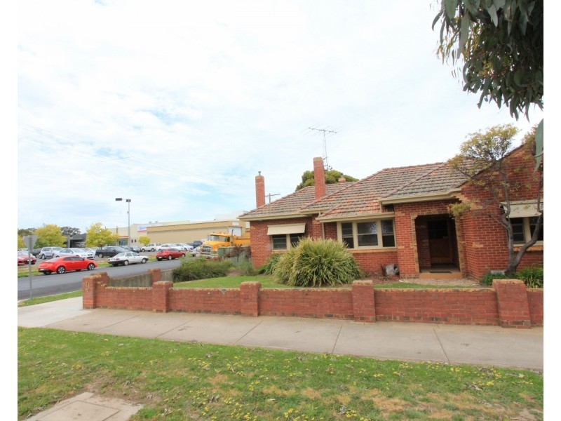 2  Carpenter Street, Kangaroo Flat VIC 3555