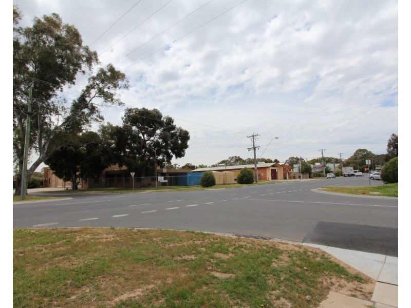 2  Carpenter Street, Kangaroo Flat VIC 3555