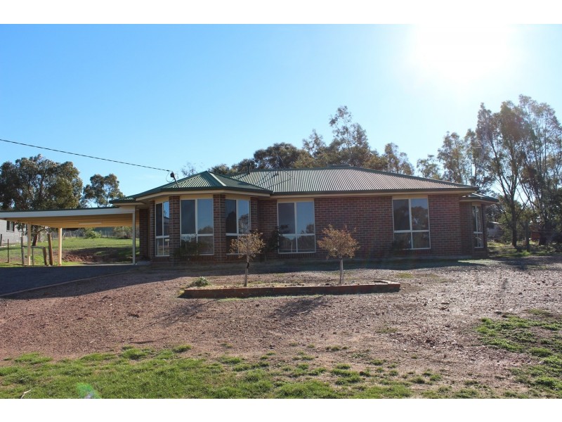 8 Settlers Place, Maiden Gully VIC 3551