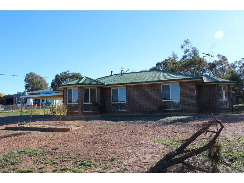 8 Settlers Place, Maiden Gully VIC 3551