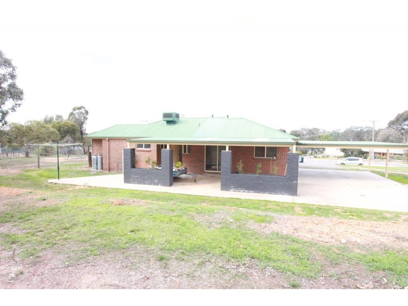 8 Settlers Place, Maiden Gully VIC 3551