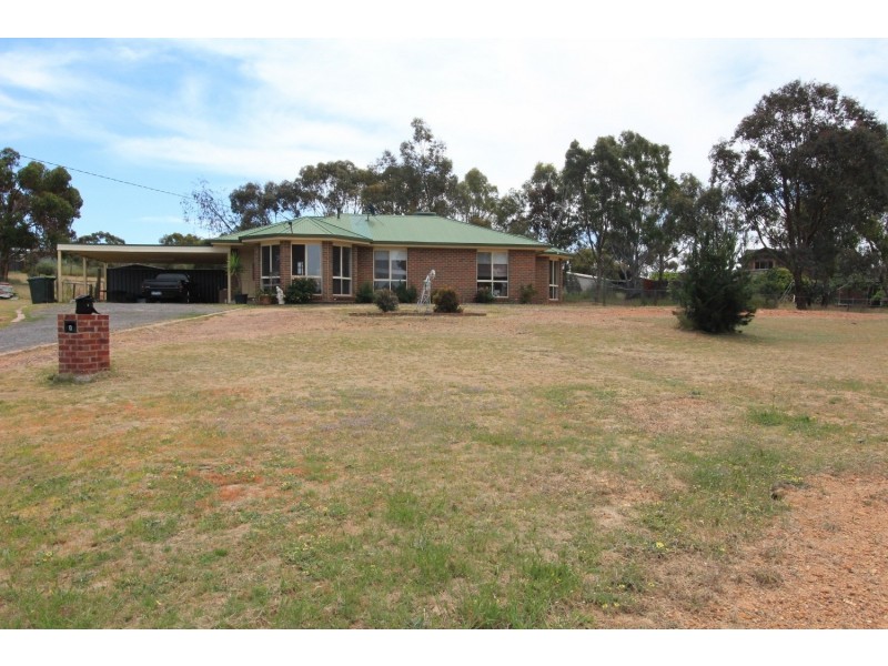 8 Settlers Place, Maiden Gully VIC 3551